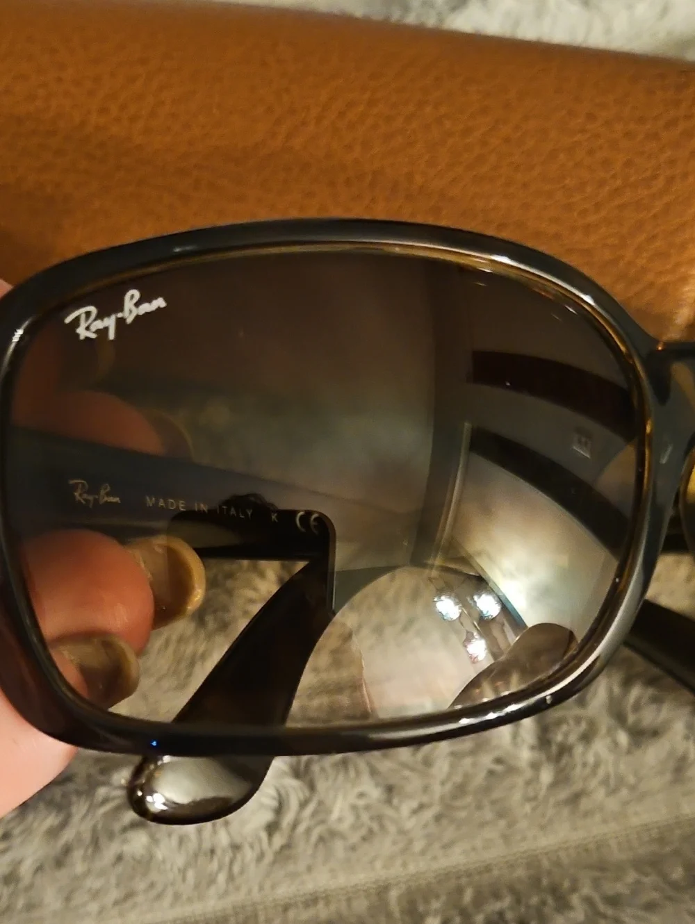 Ray-Ban retail 215